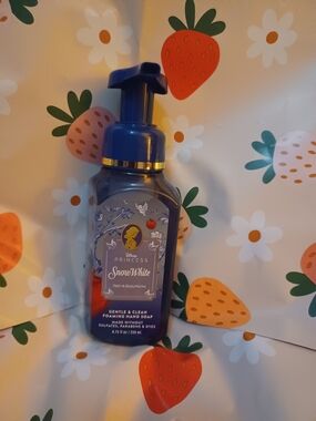 Bath & Body Works Disney Princess Snow White Foaming Hand Soap - Blue